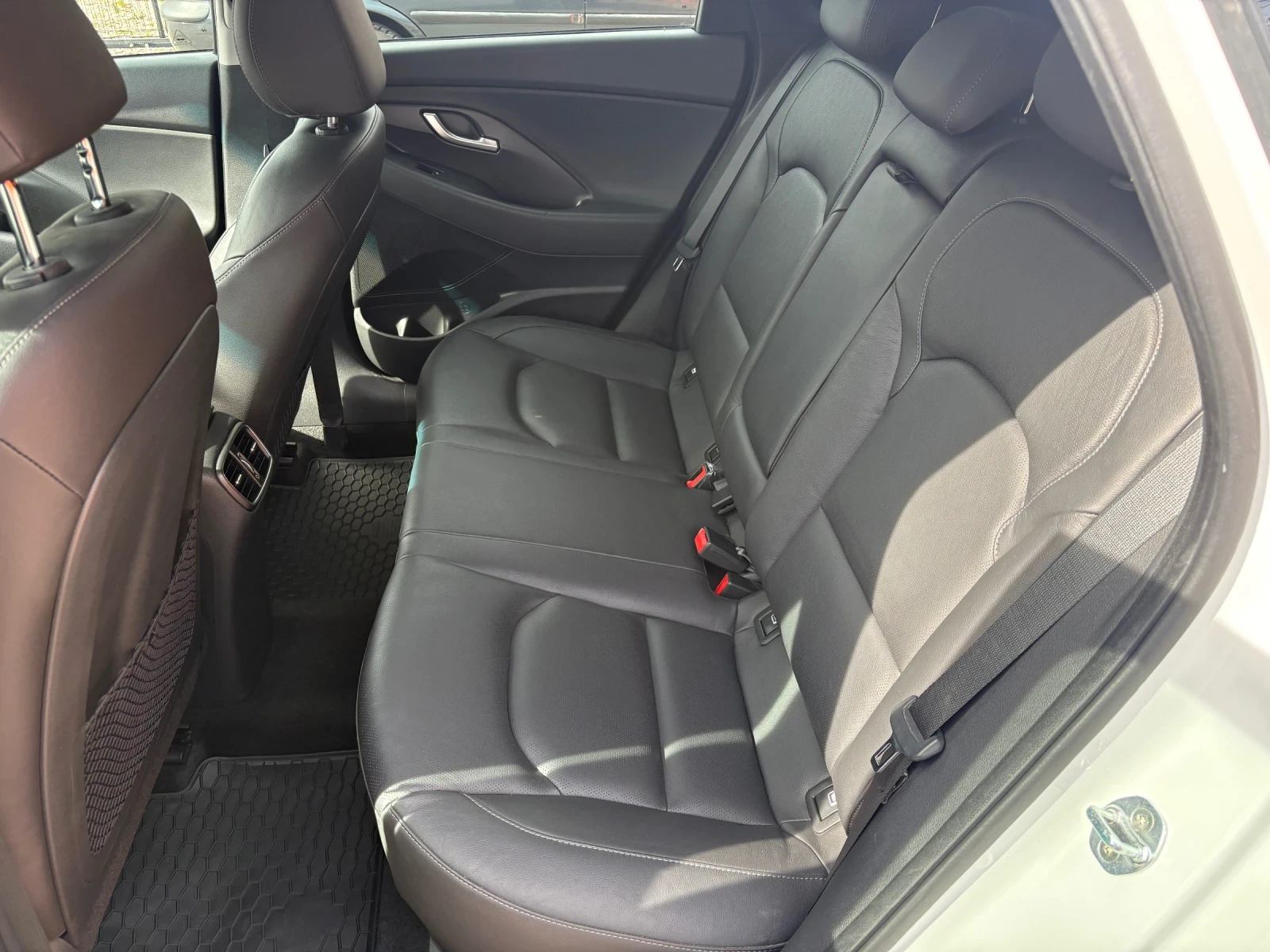 Hyundai I30 Premium , снимка 8 - Автомобили и джипове - 56725917