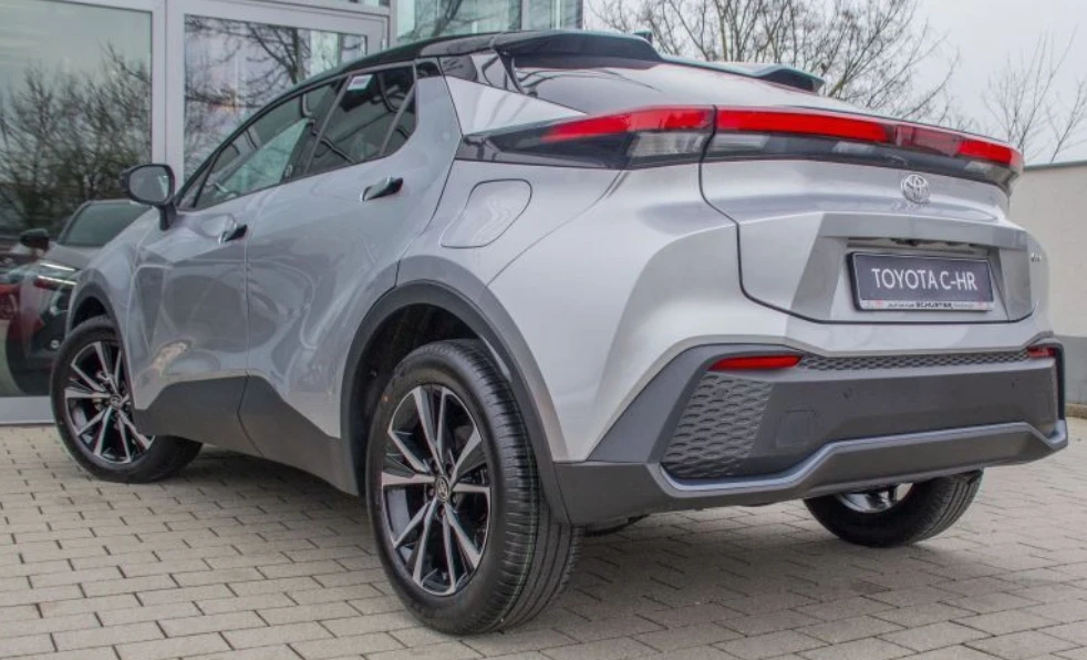 Toyota C-HR 1.8 Team D. 140к.с. - изображение 2