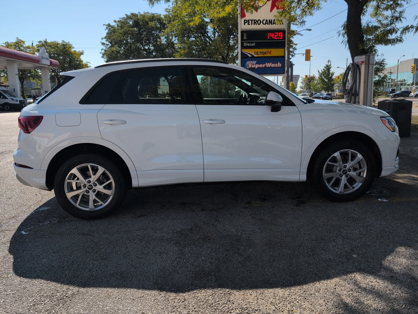 Audi Q3 KOMFORT CARFAX * * АВТО КРЕДИТ * *  - изображение 4