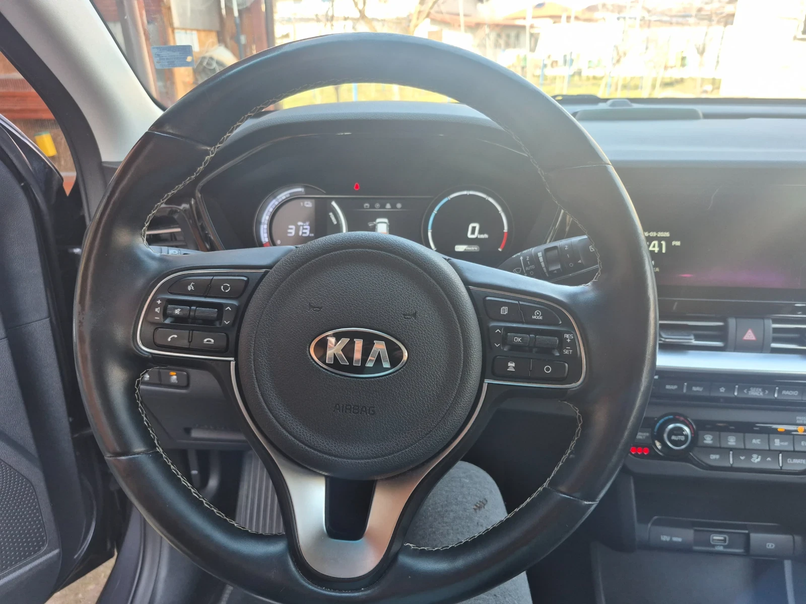Kia Niro, снимка 9 - Автомобили и джипове - 53735251