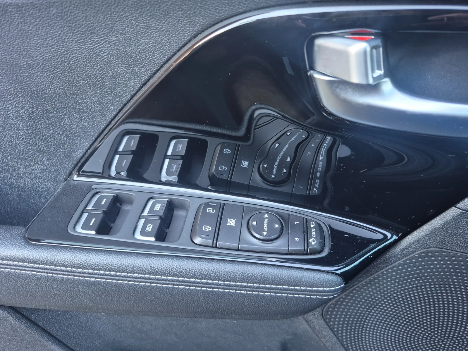 Kia Niro, снимка 10 - Автомобили и джипове - 53735251