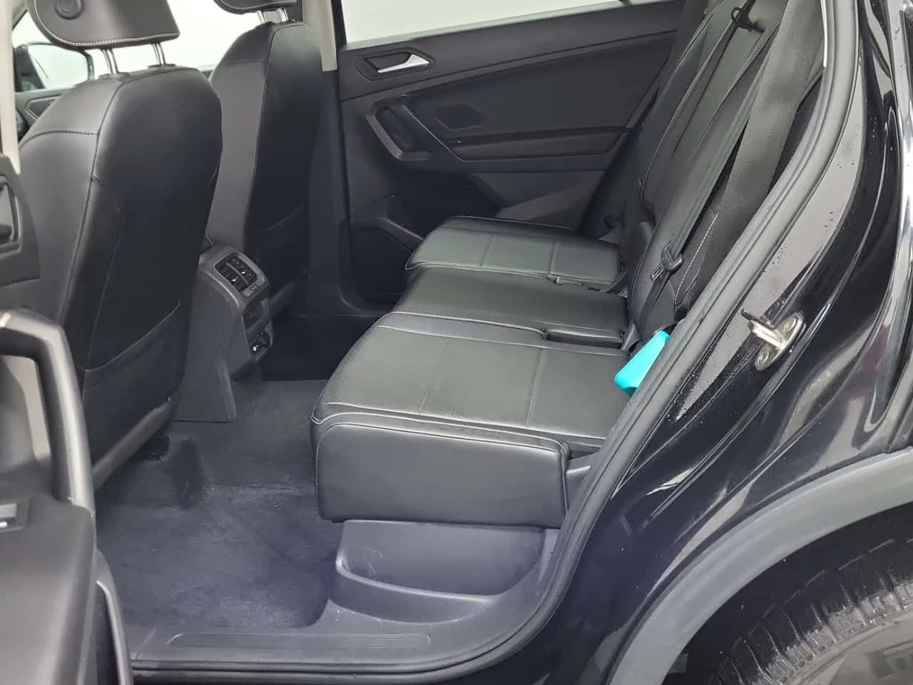 VW Tiguan * COMFORTLINE * CARFAX * 2 КЛЮЧА * , снимка 13 - Автомобили и джипове - 54477350