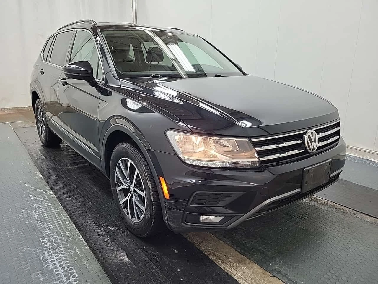 VW Tiguan * COMFORTLINE * CARFAX * 2 КЛЮЧА * , снимка 2 - Автомобили и джипове - 54477350