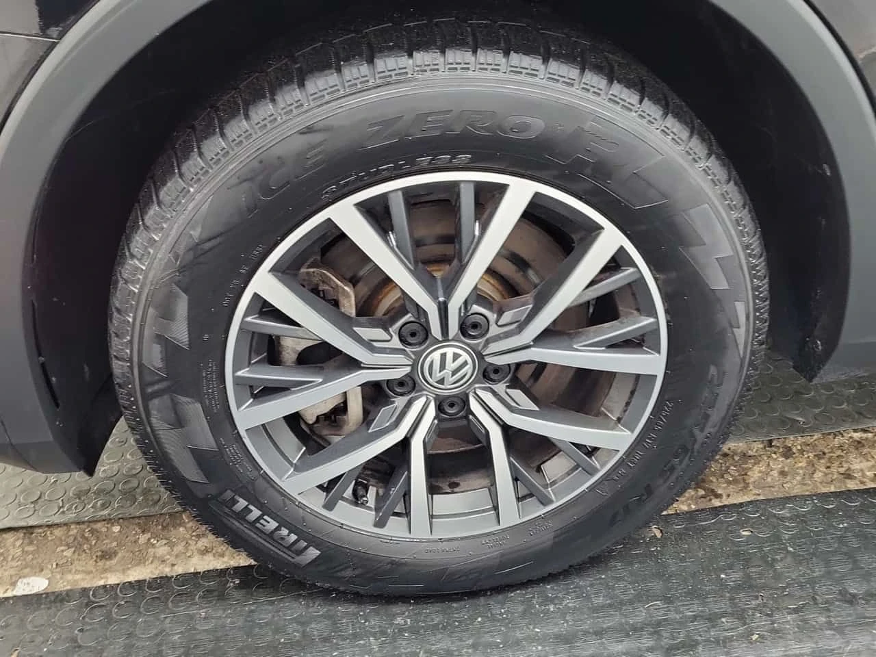 VW Tiguan * COMFORTLINE * CARFAX * 2 КЛЮЧА * , снимка 7 - Автомобили и джипове - 54477350
