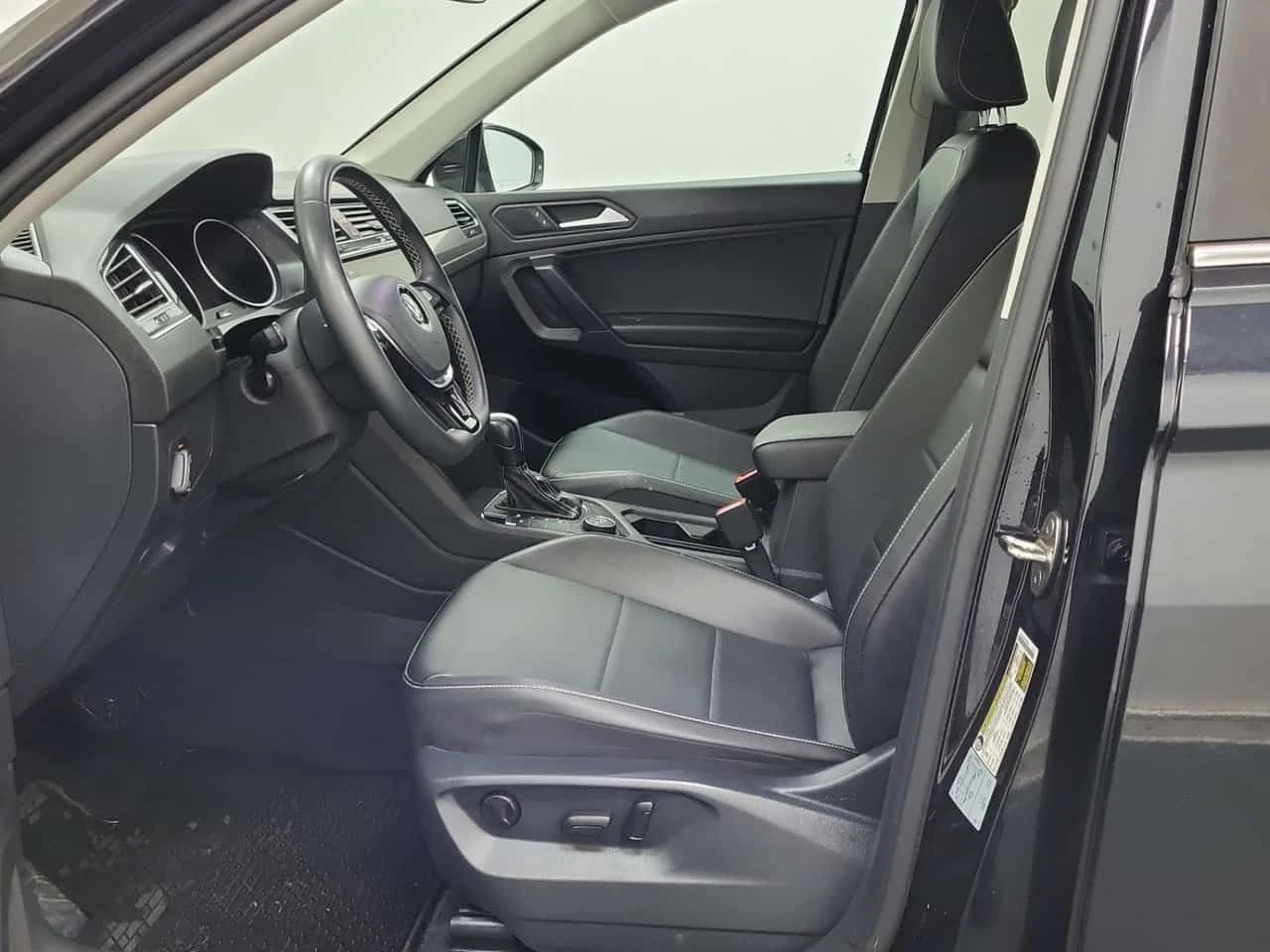 VW Tiguan * COMFORTLINE * CARFAX * 2 КЛЮЧА * , снимка 9 - Автомобили и джипове - 54477350