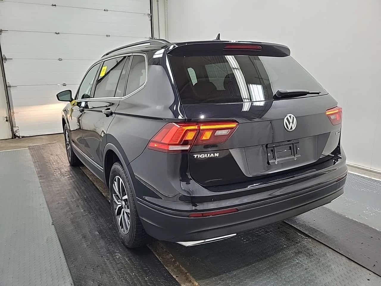VW Tiguan * COMFORTLINE * CARFAX * 2 КЛЮЧА * , снимка 4 - Автомобили и джипове - 54477350