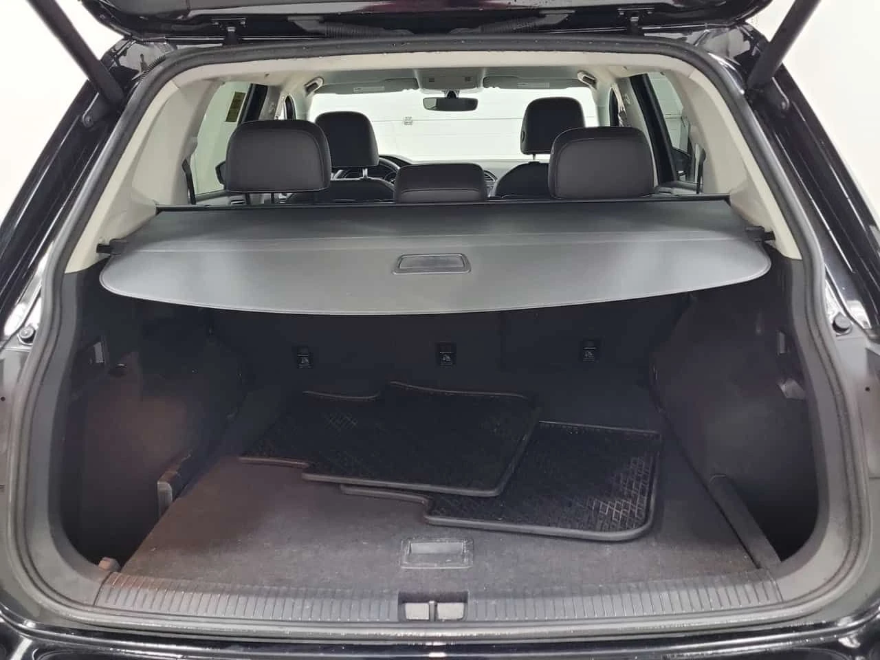 VW Tiguan * COMFORTLINE * CARFAX * 2 КЛЮЧА * , снимка 15 - Автомобили и джипове - 54477350