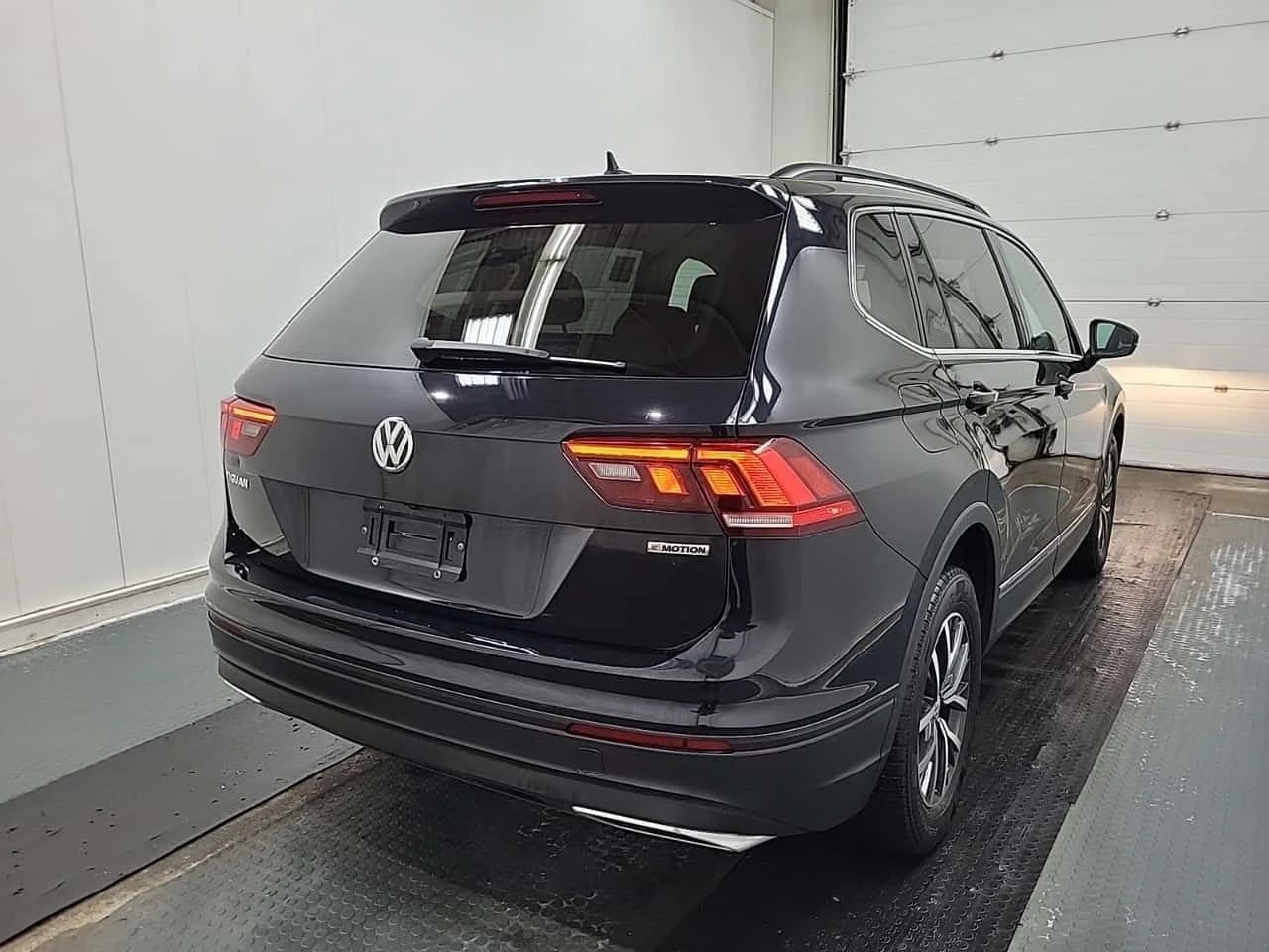 VW Tiguan * COMFORTLINE * CARFAX * 2 КЛЮЧА * , снимка 3 - Автомобили и джипове - 54477350