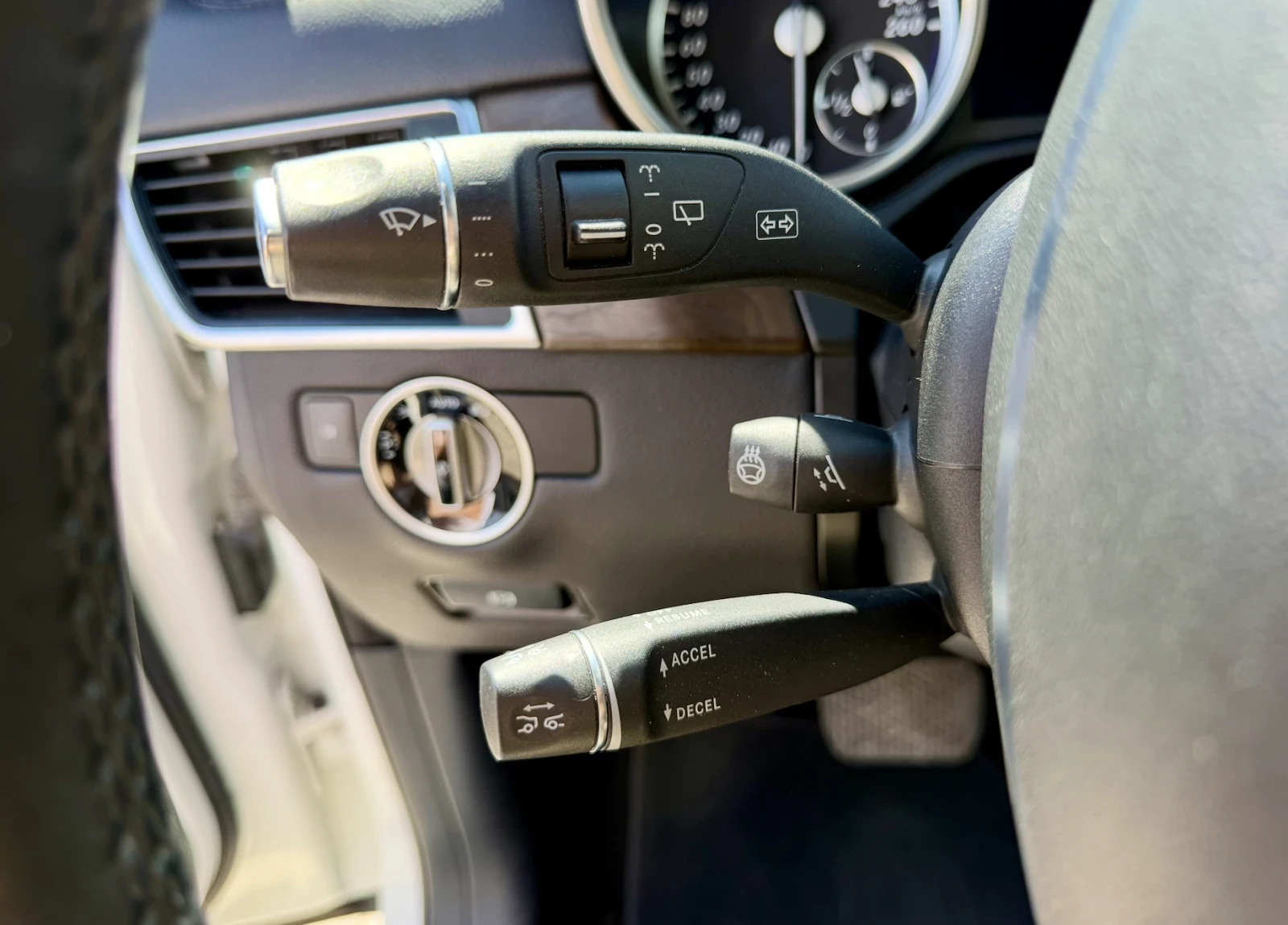 Mercedes-Benz ML 350 4Matic AMG Line/360/Harman Kardon/Distronic/Панора, снимка 12 - Автомобили и джипове - 55323131
