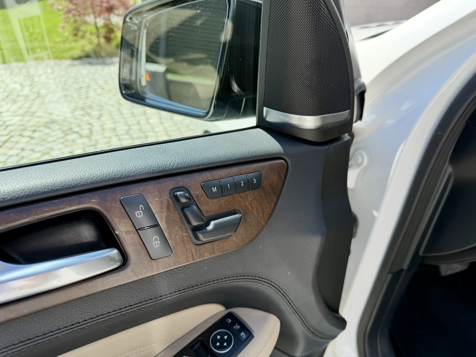 Mercedes-Benz ML 350 4Matic AMG Line/360/Harman Kardon/Distronic/Панора, снимка 11 - Автомобили и джипове - 55323131