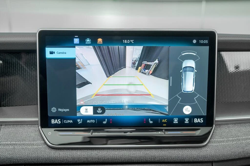 VW Tiguan 2.0T* DISTRONIC* ПОДГРЕВ* КАМЕРА* КРАЙНА ЦЕНА, снимка 16 - Автомобили и джипове - 55544012