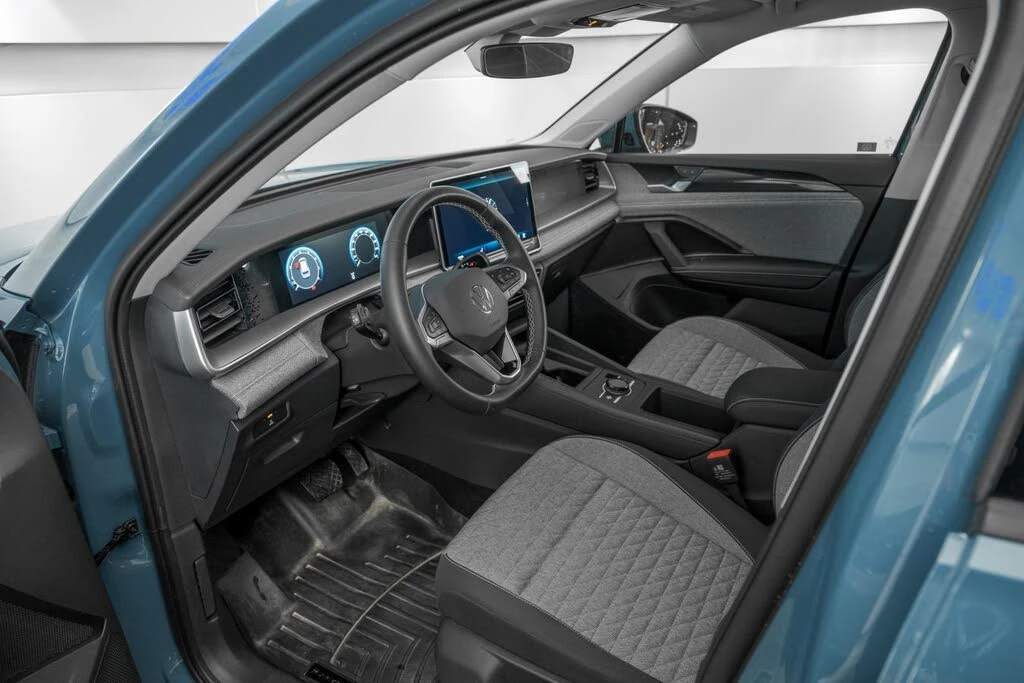 VW Tiguan 2.0T* DISTRONIC* ПОДГРЕВ* КАМЕРА* КРАЙНА ЦЕНА, снимка 11 - Автомобили и джипове - 55544012