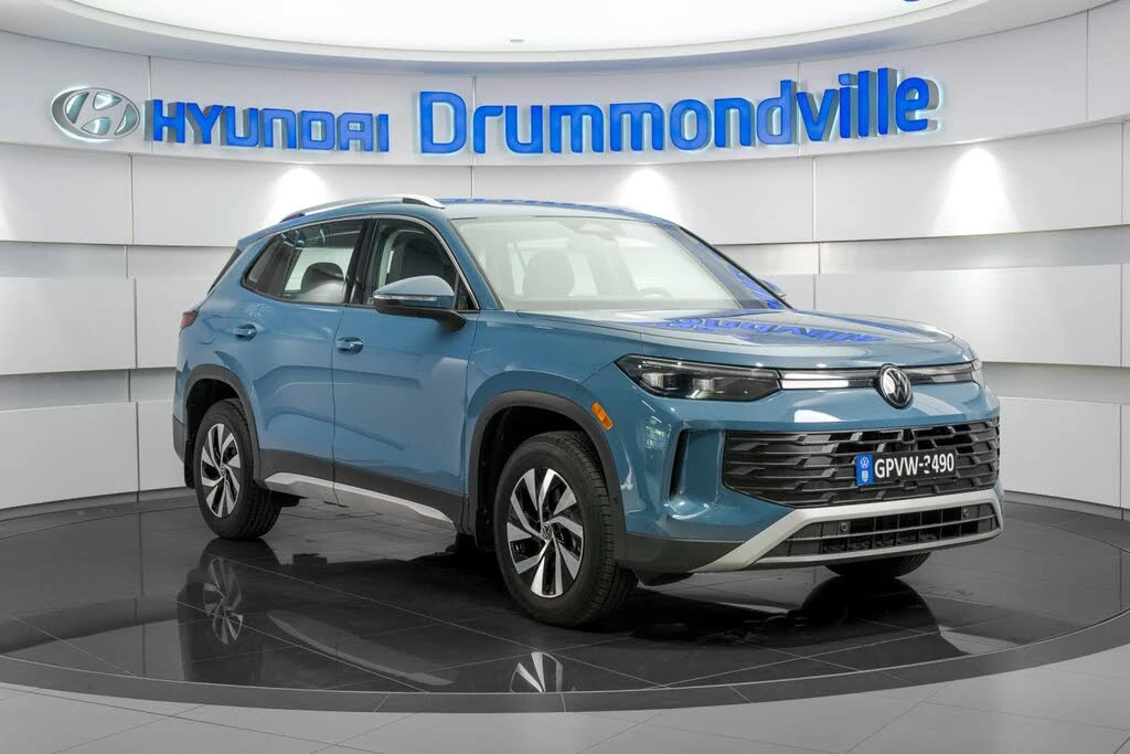VW Tiguan 2.0T* DISTRONIC* ПОДГРЕВ* КАМЕРА* КРАЙНА ЦЕНА, снимка 2 - Автомобили и джипове - 55544012