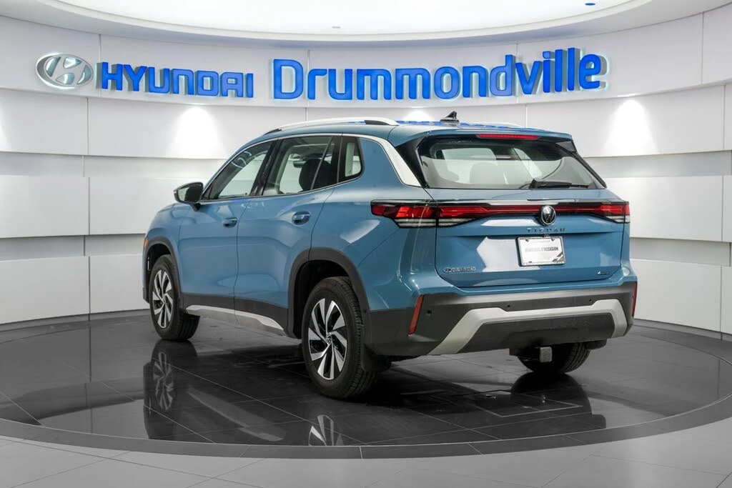 VW Tiguan 2.0T* DISTRONIC* ПОДГРЕВ* КАМЕРА* КРАЙНА ЦЕНА, снимка 4 - Автомобили и джипове - 55544012
