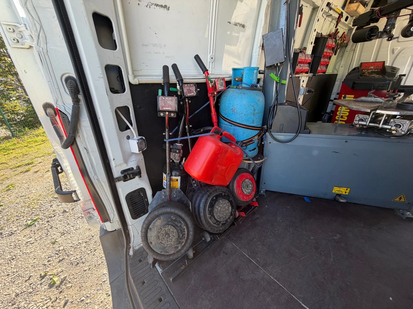 Renault Master Мобилен сервиз за гуми, снимка 13 - Бусове и автобуси - 54689009