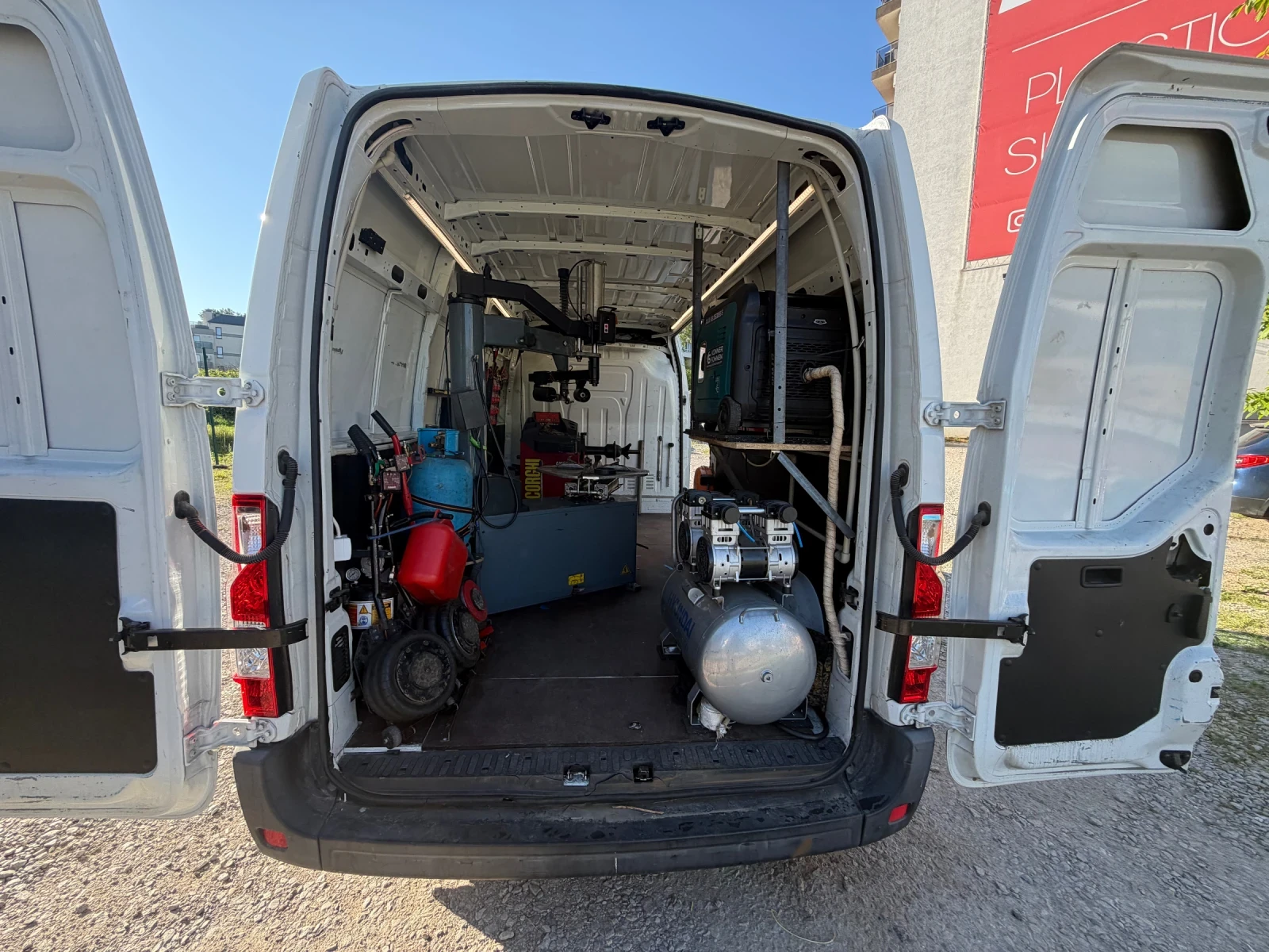 Renault Master Мобилен сервиз за гуми, снимка 12 - Бусове и автобуси - 54689009