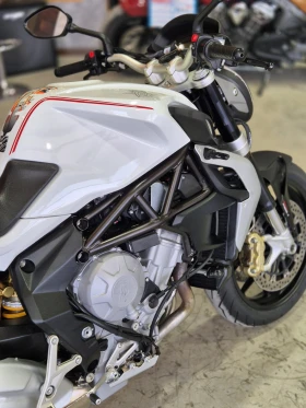MV Agusta Brutale 800 TREPISTONI 6000км!!! ABS TC Нов внос ШВЕЙЦАРИЯ, снимка 10