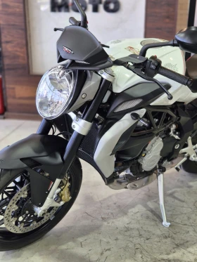 MV Agusta Brutale 800 TREPISTONI 6000км!!! ABS TC Нов внос ШВЕЙЦАРИЯ, снимка 8