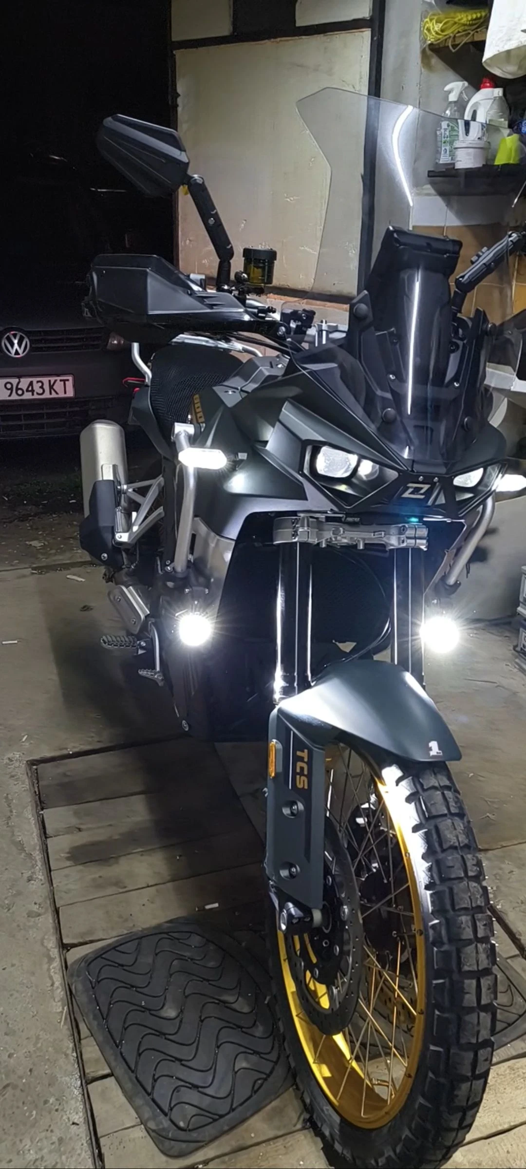 Kove Motorcycles 800 x pro