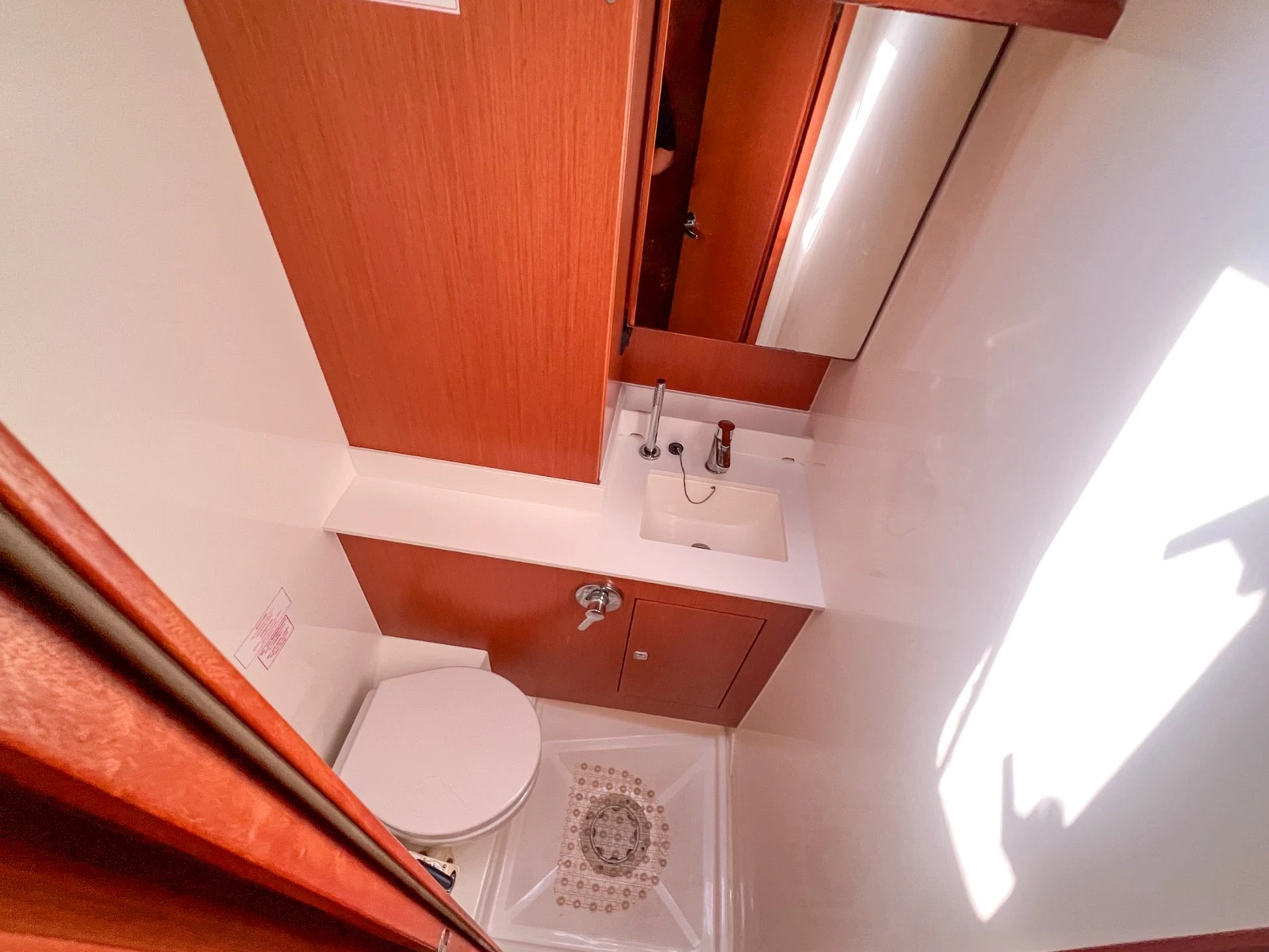 Ветроходна лодка Bavaria C57 - изображение 2