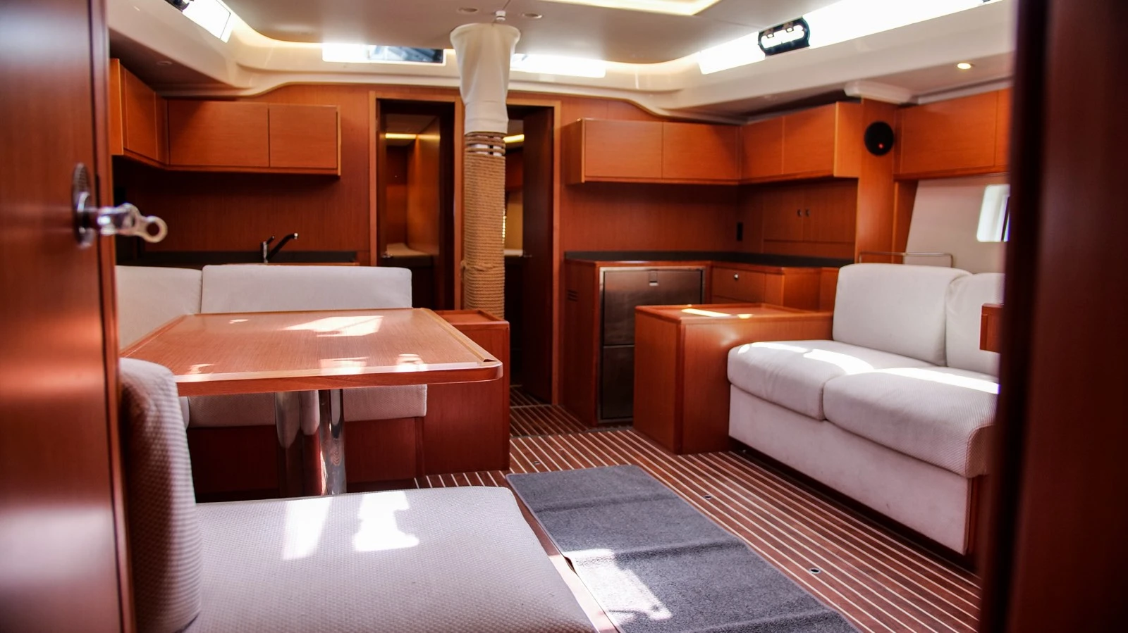 Ветроходна лодка Bavaria C57 - изображение 5