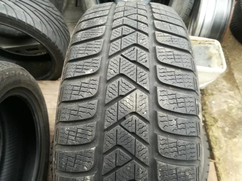 Гуми Зимни 225/55R17, снимка 1 - Гуми и джанти - 20430856