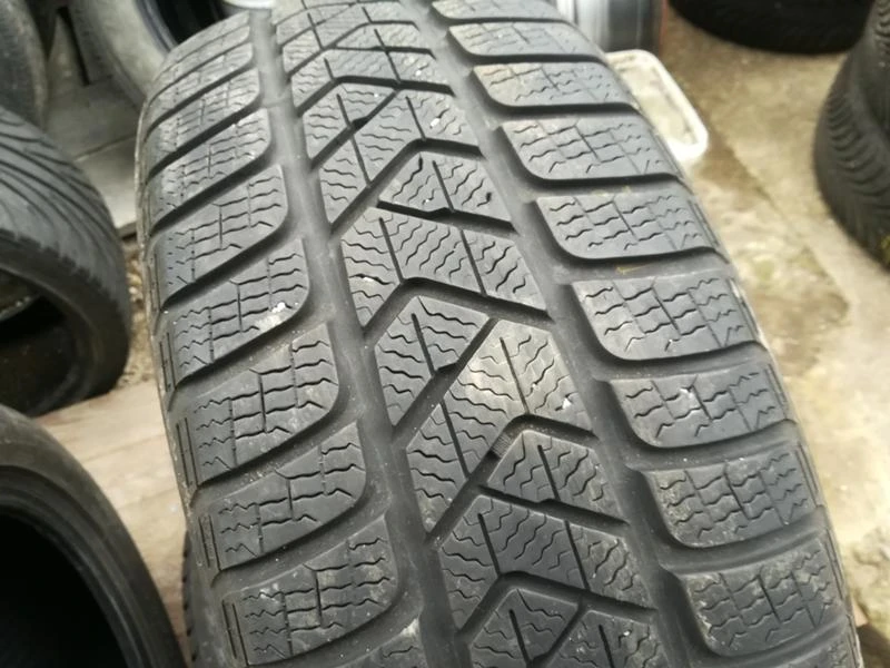 Гуми Зимни 225/55R17, снимка 2 - Гуми и джанти - 20430856