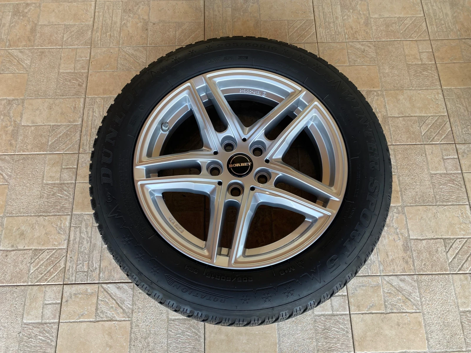 Гуми с джанти Dunlop 205/60R16, снимка 3 - Гуми и джанти - 53710322