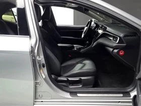Toyota Camry 2.5 XLE HYBRID, снимка 10