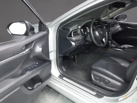 Toyota Camry 2.5 XLE HYBRID, снимка 11