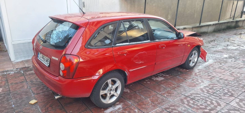 Mazda 323, снимка 3 - Автомобили и джипове - 48292365