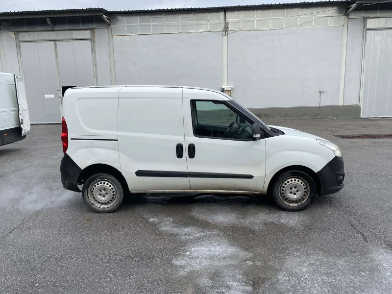 Opel Combo, снимка 4 - Автомобили и джипове - 48379432