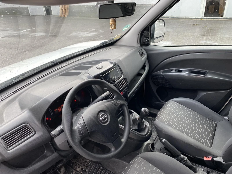 Opel Combo, снимка 6 - Автомобили и джипове - 48379432