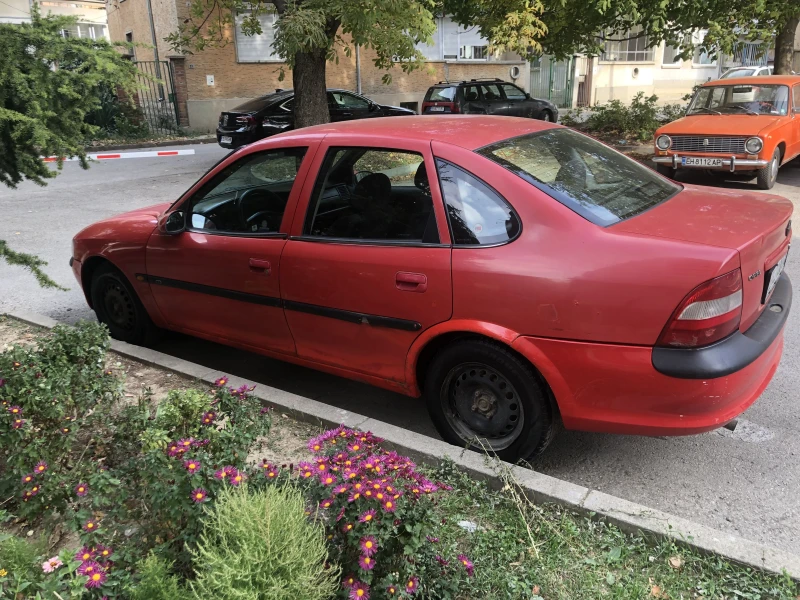 Opel Vectra 1, 6 ГАЗ-БЕНЗИН, снимка 4 - Автомобили и джипове - 48416745