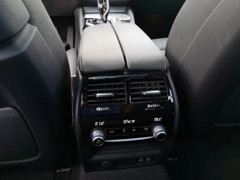 BMW 540 i/xDRIVE/333HP/LUXURY-LINE/LASER/PDC/360C/HUD/753f, снимка 16 - Автомобили и джипове - 51734112