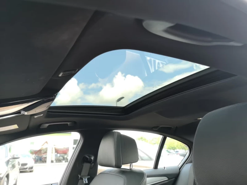 BMW 540 i/xDRIVE/333HP/LUXURY-LINE/LASER/PDC/360C/HUD/753f, снимка 14 - Автомобили и джипове - 51734112