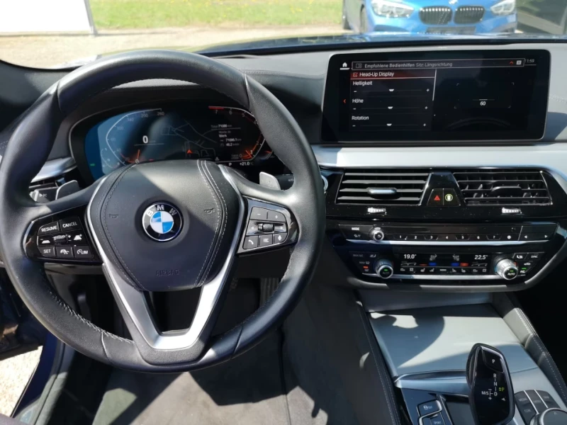 BMW 540 i/xDRIVE/333HP/LUXURY-LINE/LASER/PDC/360C/HUD/753f, снимка 10 - Автомобили и джипове - 51734112