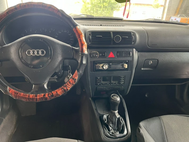 Audi A3 1.8 Газ/Бензин, снимка 12 - Автомобили и джипове - 51973441