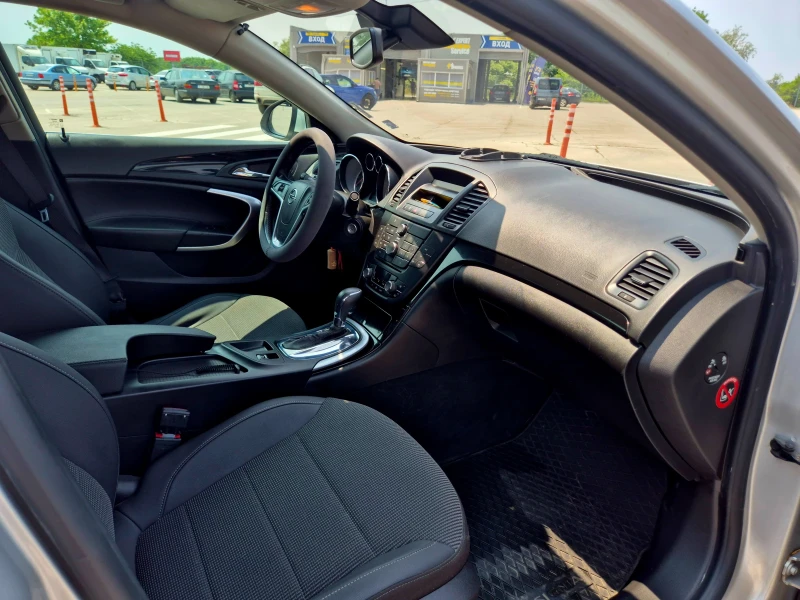 Opel Insignia 2.0 CDTI, снимка 10 - Автомобили и джипове - 52262727