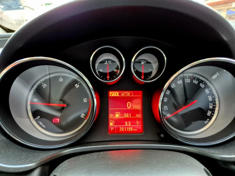 Opel Insignia 2.0 CDTI, снимка 13 - Автомобили и джипове - 52262727