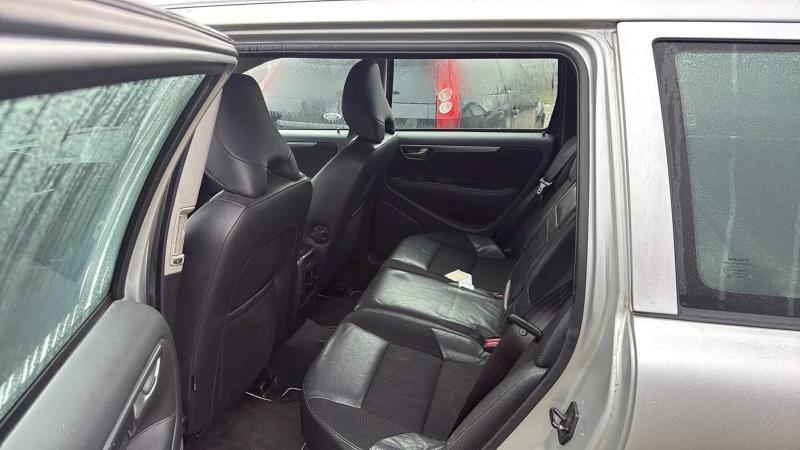 Volvo V70 2.4 d, снимка 3 - Автомобили и джипове - 52748109