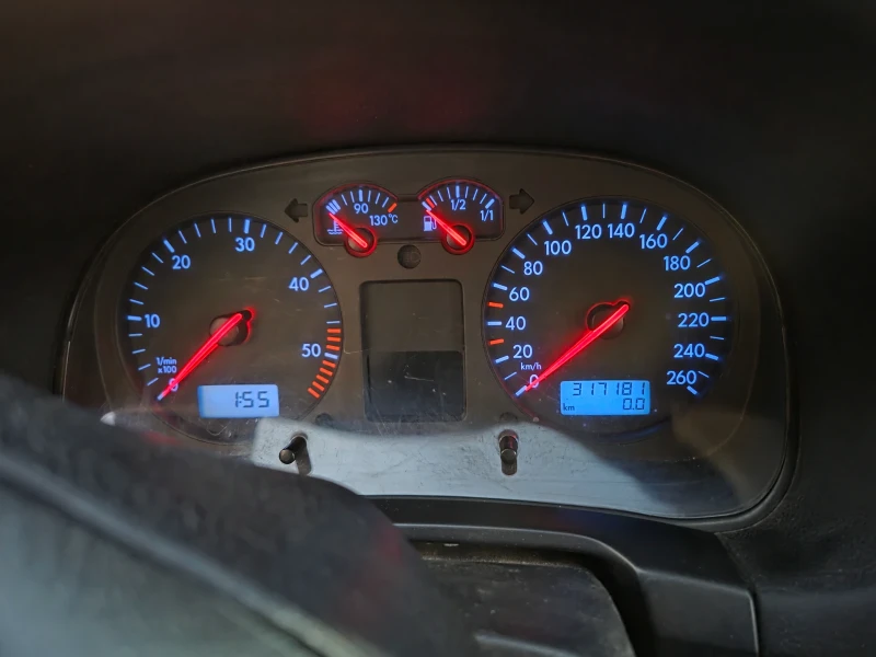 VW Golf 1.9 TDI, снимка 6 - Автомобили и джипове - 52805208