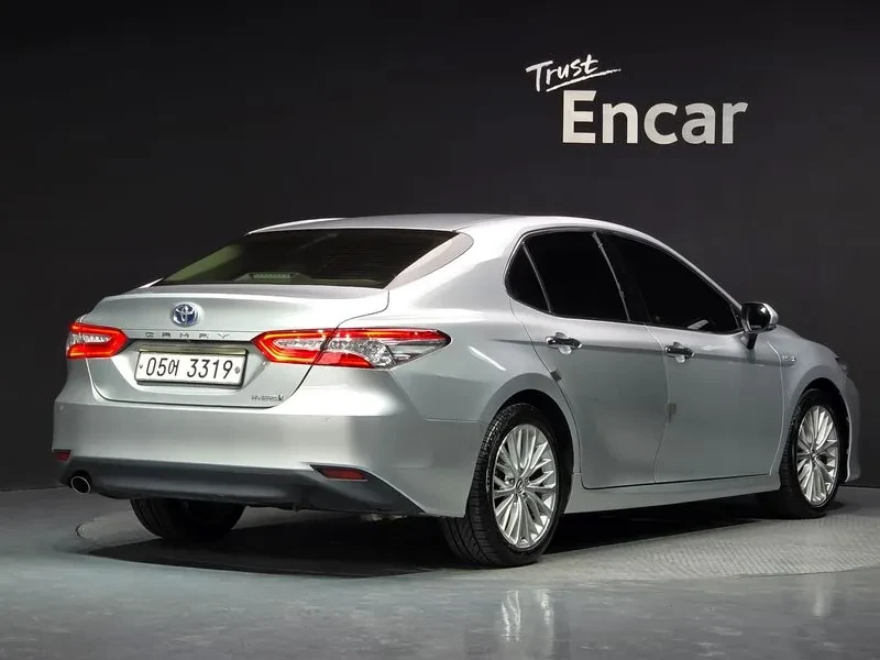 Toyota Camry 2.5 XLE HYBRID, снимка 2 - Автомобили и джипове - 55047462