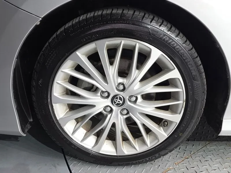 Toyota Camry 2.5 XLE HYBRID, снимка 5 - Автомобили и джипове - 55047462