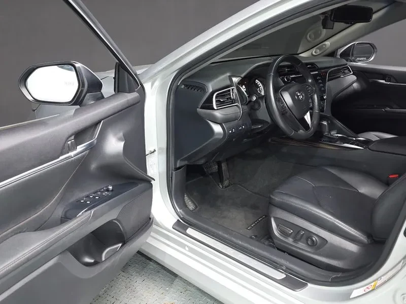 Toyota Camry 2.5 XLE HYBRID, снимка 11 - Автомобили и джипове - 55047462