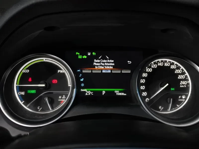 Toyota Camry 2.5 XLE HYBRID, снимка 8 - Автомобили и джипове - 55047462