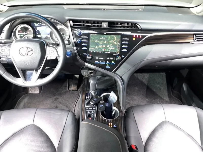 Toyota Camry 2.5 XLE HYBRID, снимка 7 - Автомобили и джипове - 55047462
