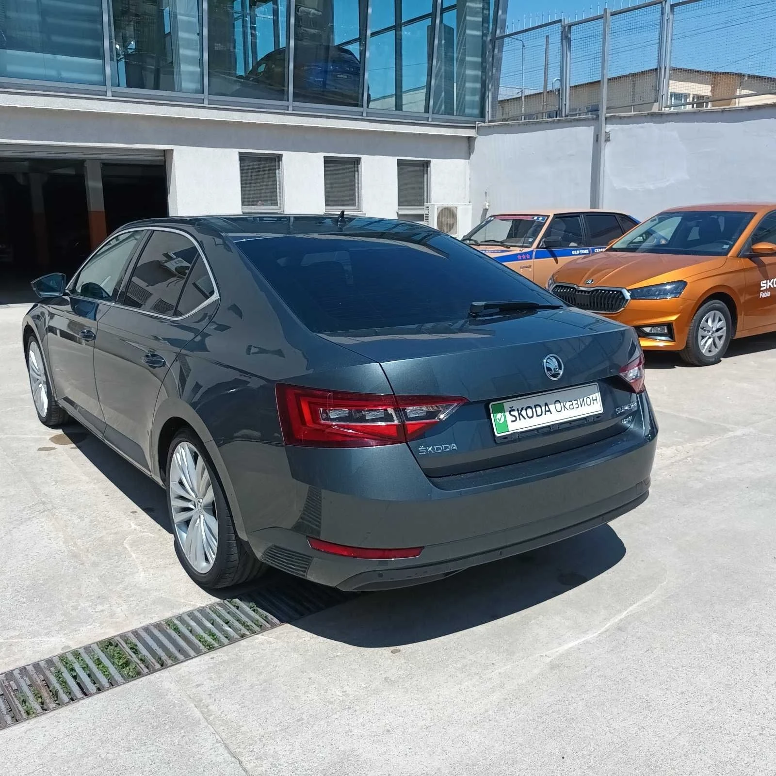 Skoda Superb 2.0TDI 7DSG 4X4 - изображение 6