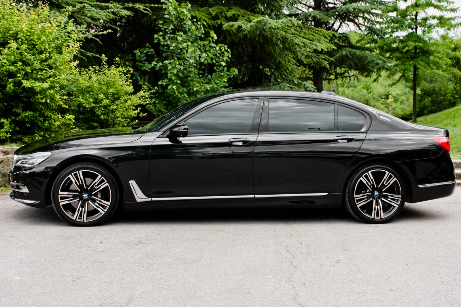BMW 750 LONG TV X-Drive - изображение 4
