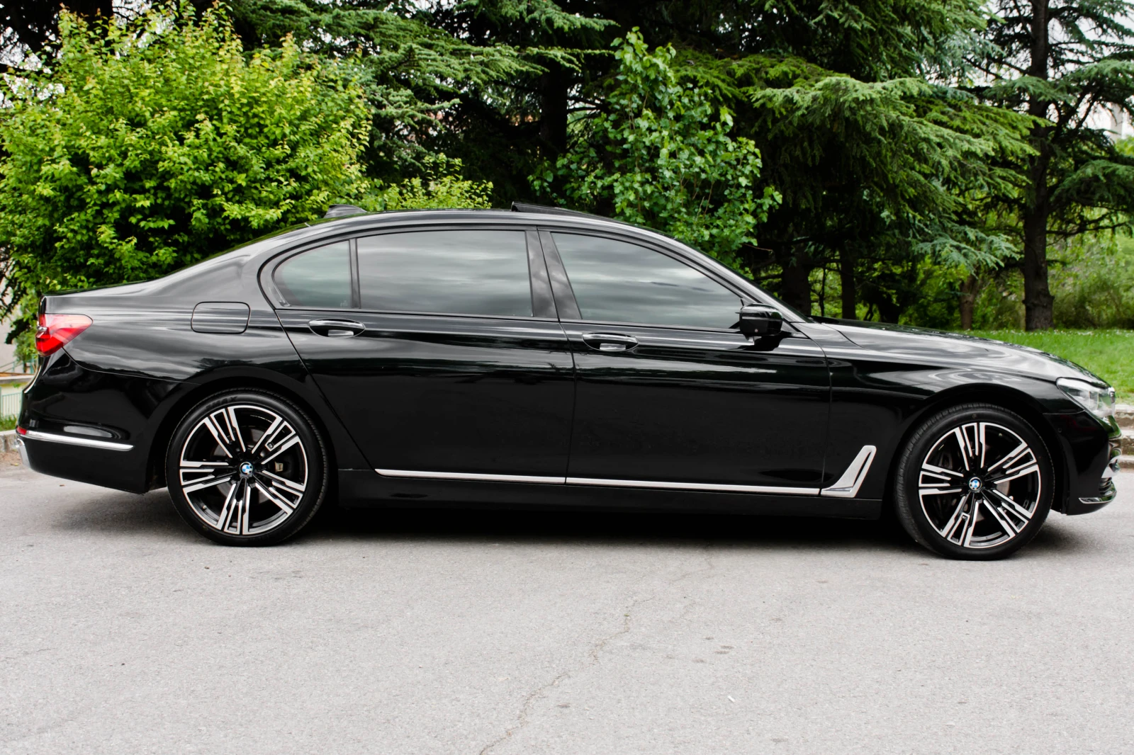 BMW 750 LONG TV X-Drive - изображение 8
